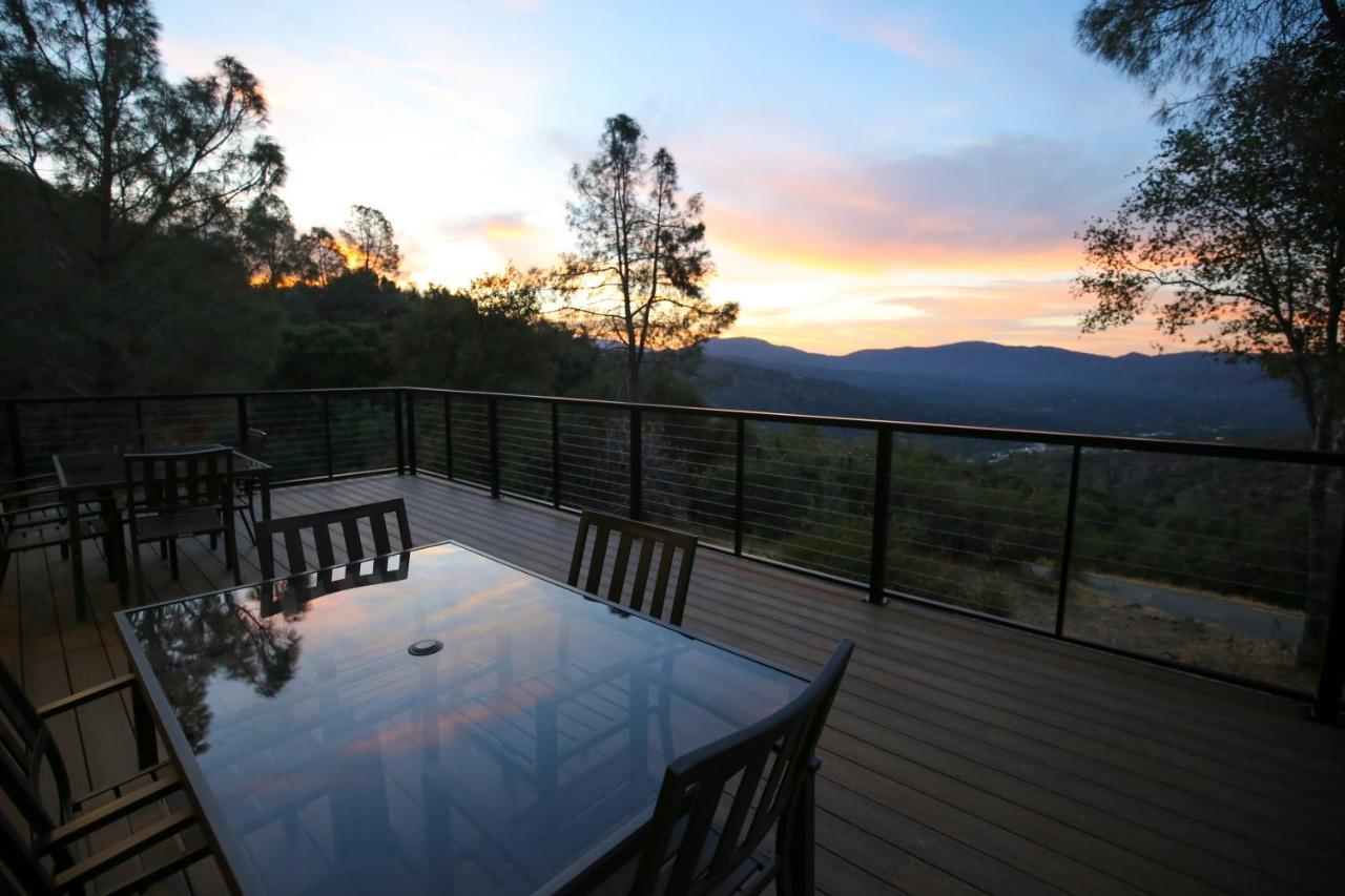 High End A-frame - Hot Tub - Awesome Views - Yosemite - Electric Vehicle Friendly - Sleeps 10 Holiday home Oakhurst