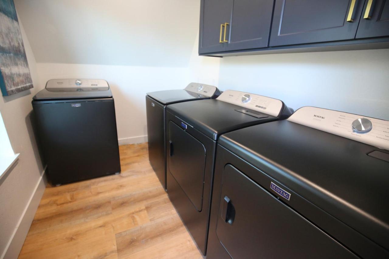 High End A-frame - Hot Tub - Awesome Views - Yosemite - Electric Vehicle Friendly - Sleeps 10 * Oakhurst
