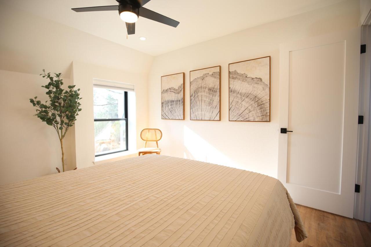 High End A-frame - Hot Tub - Awesome Views - Yosemite - Electric Vehicle Friendly - Sleeps 10 *
