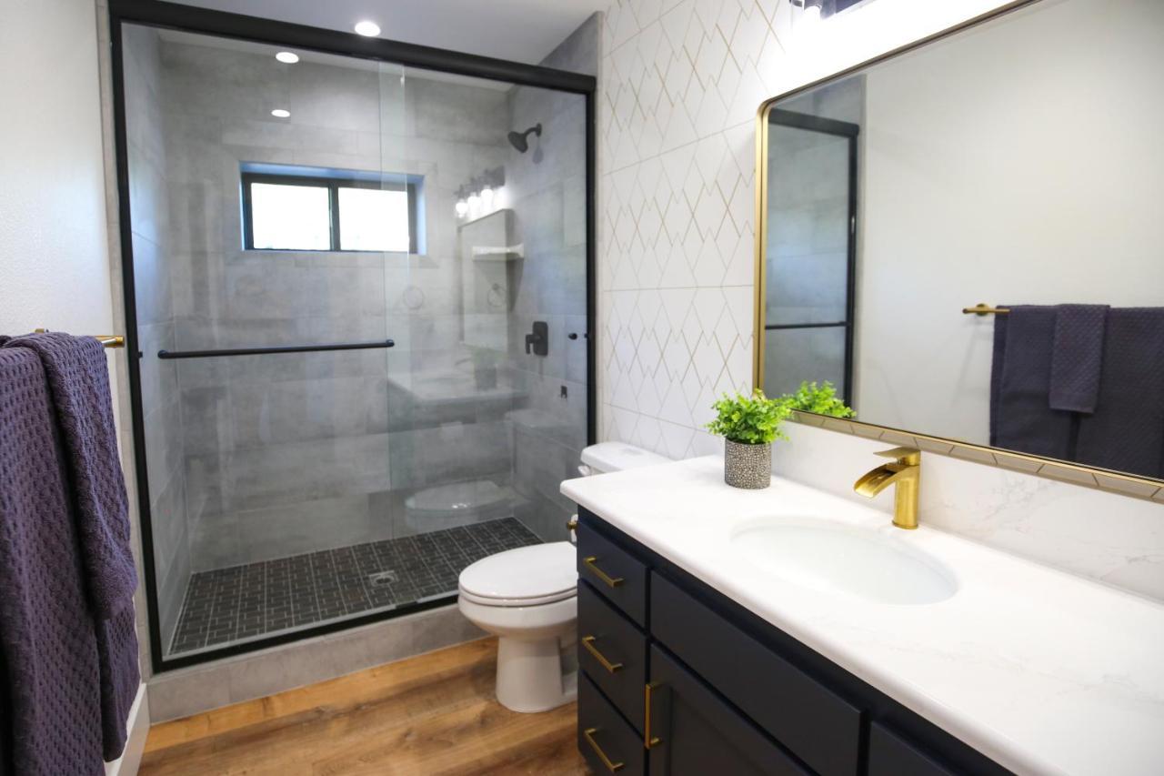 High End A-frame - Hot Tub - Awesome Views - Yosemite - Electric Vehicle Friendly - Sleeps 10 Oakhurst