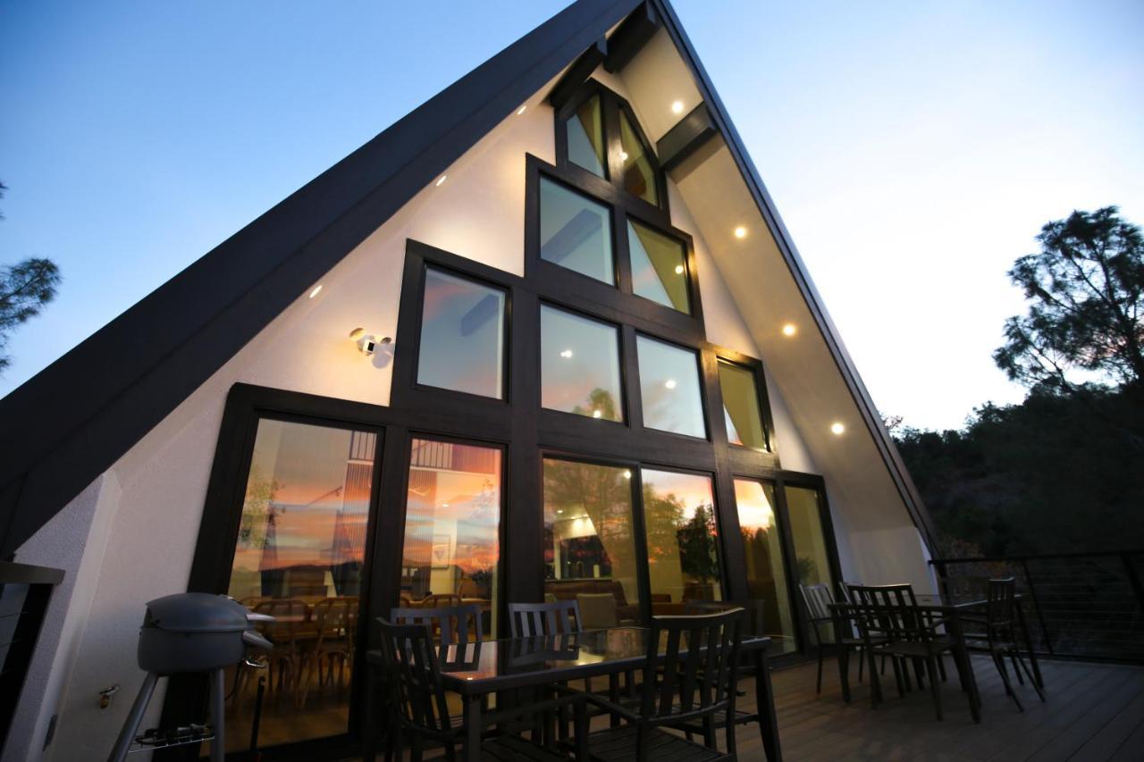 High End A-frame - Hot Tub - Awesome Views - Yosemite - Electric Vehicle Friendly - Sleeps 10