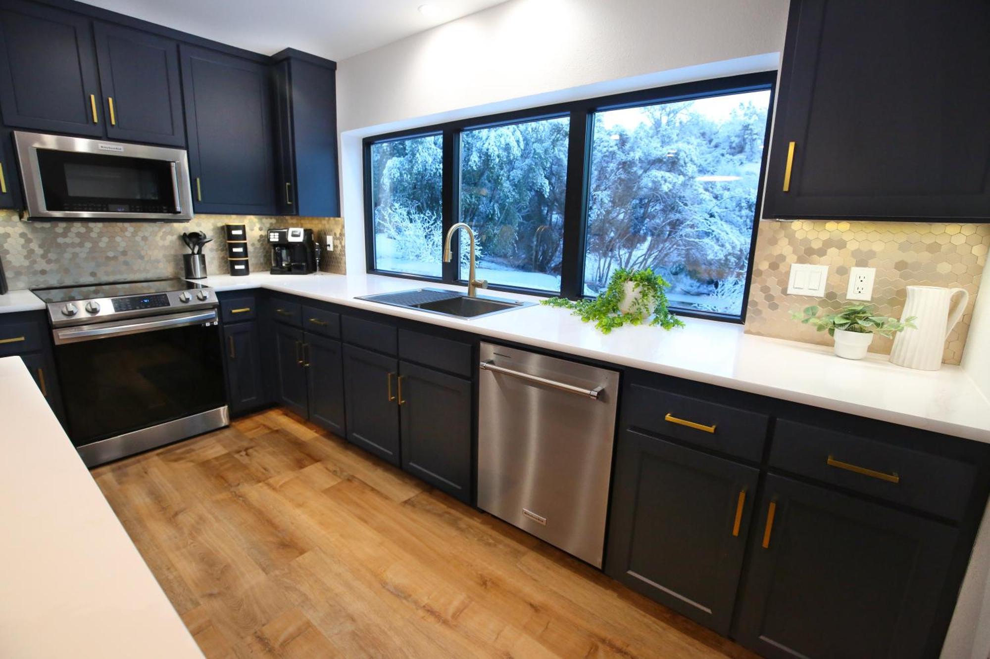 High End A-frame - Hot Tub - Awesome Views - Yosemite - Electric Vehicle Friendly - Sleeps 10 * Oakhurst